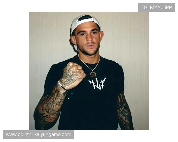 UFC血战震撼：断头台制服对手，求饶瞬间点燃赛场热血！